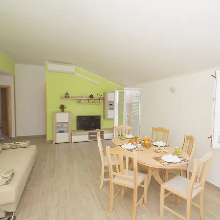 Holiday home Holiday Siroka Potirna