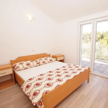 Holiday home Holiday Siroka Potirna